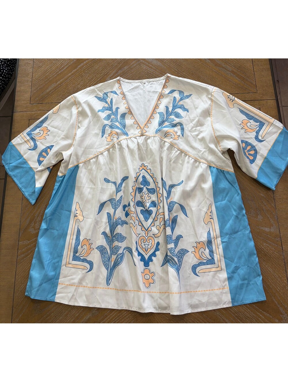 Vintage Women's Blue and Cream Floral Embroidered Tunic Top